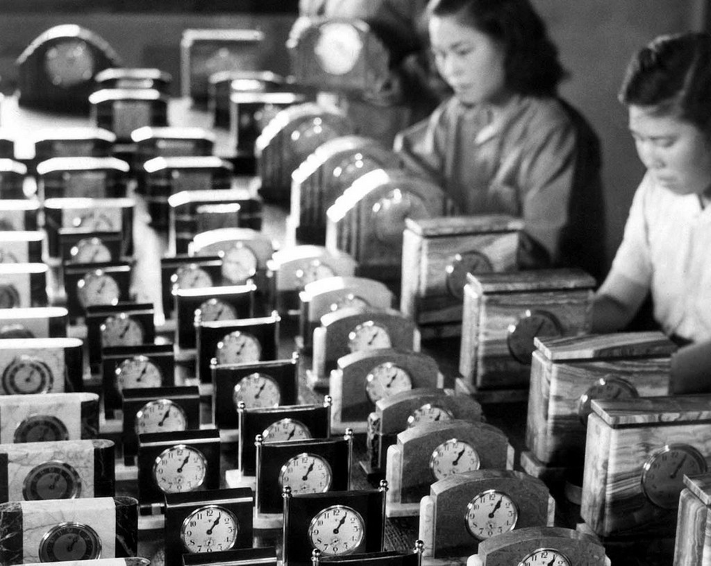 1946_06_25_clocks_are_being_readied_for_export_to_allied_countries.jpg