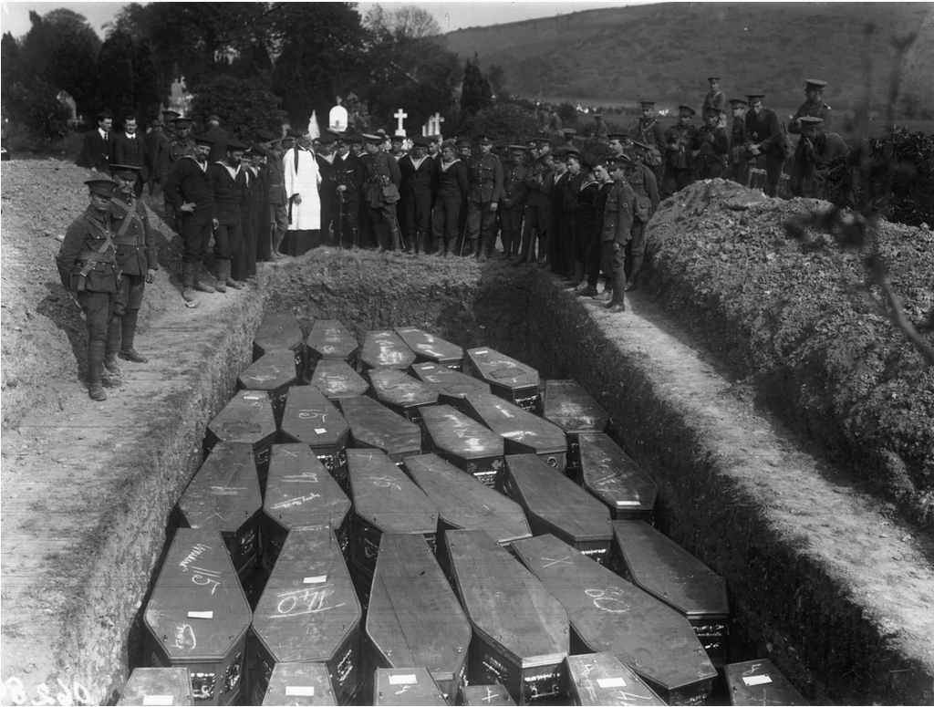 1915_a_mass_burial_in_ireland_of_victims_from_the_sinking_of_the_lusitania_in_which_1_193_people_died.png