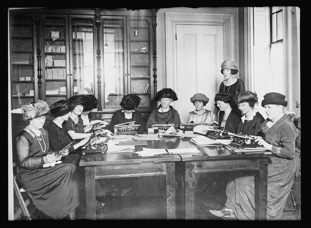 1922_this_group_of_women_are_transcribing_popular_fiction_into_braille_for_blinded_servicemen.jpg