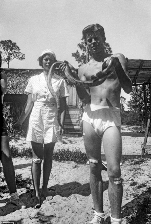 1936_john_f_kennedy_holding_a_snake_in_palm_beach_florida.jpg