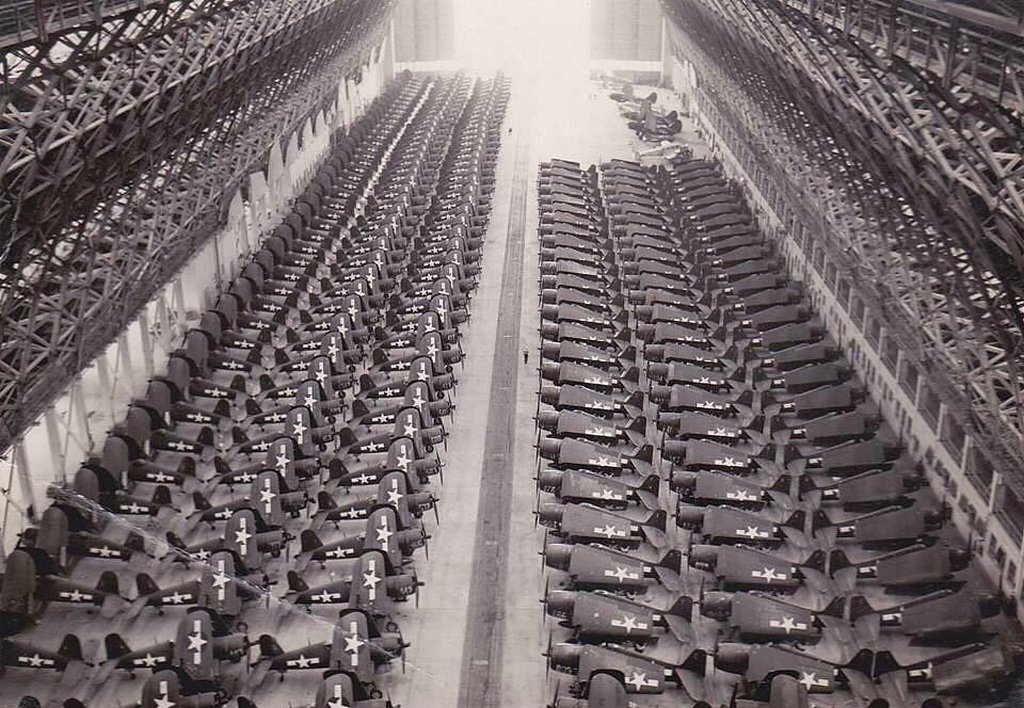 1944_newly_built_f4u_corsair_and_f6f_hellcats_being_prepared_to_be_shipped_to_the_pacific_theatre_usa.jpg