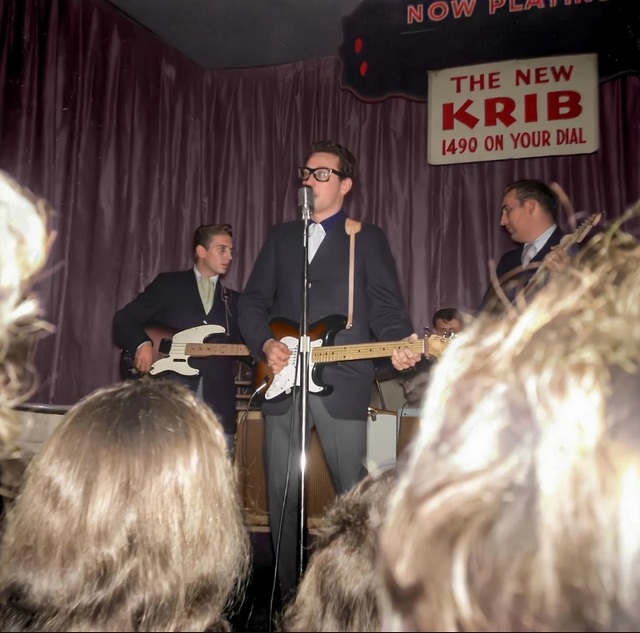 1959_feb_2_last_known_photo_of_buddy_holly_taken_during_the_winter_dance_party_show_at_the_surf_ballroom_clear_lake_iowa.jpg