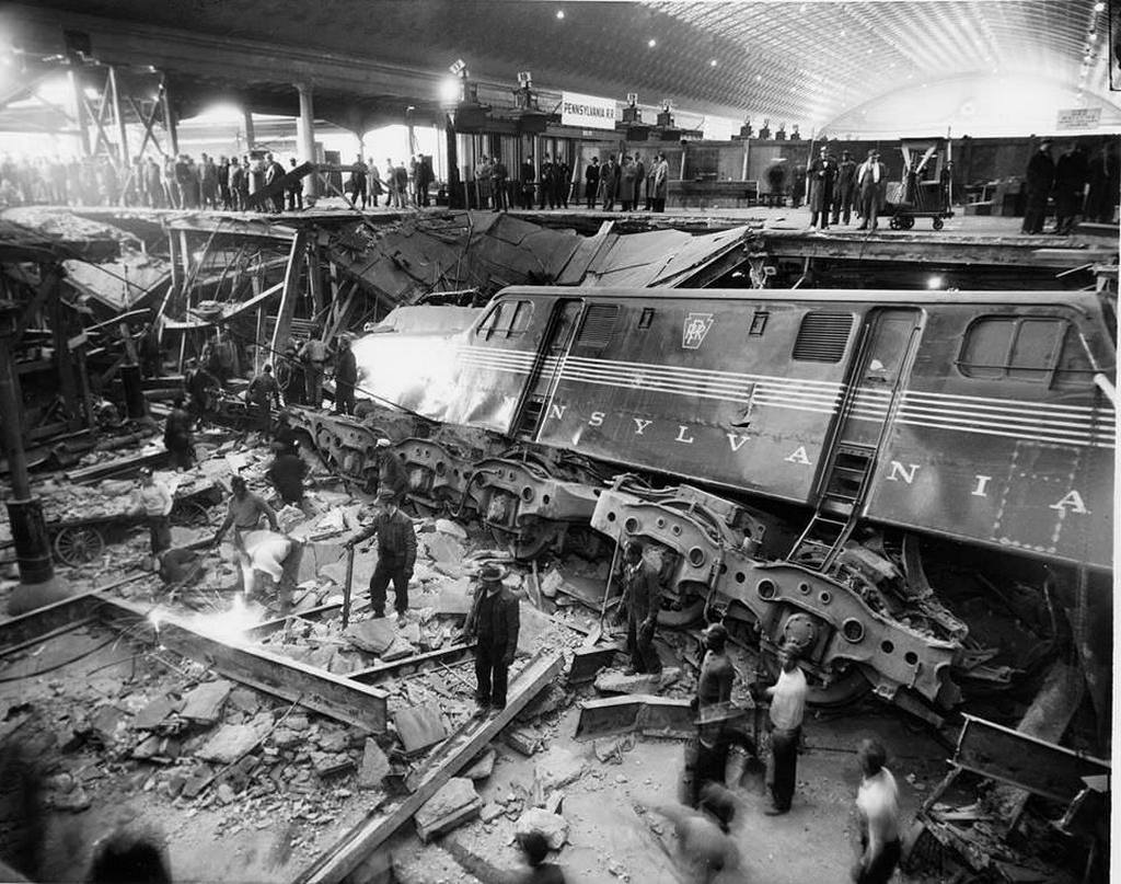 1953_runaway_train_crashes_into_union_station_washington_d_c_no_deaths_43_injured.jpg