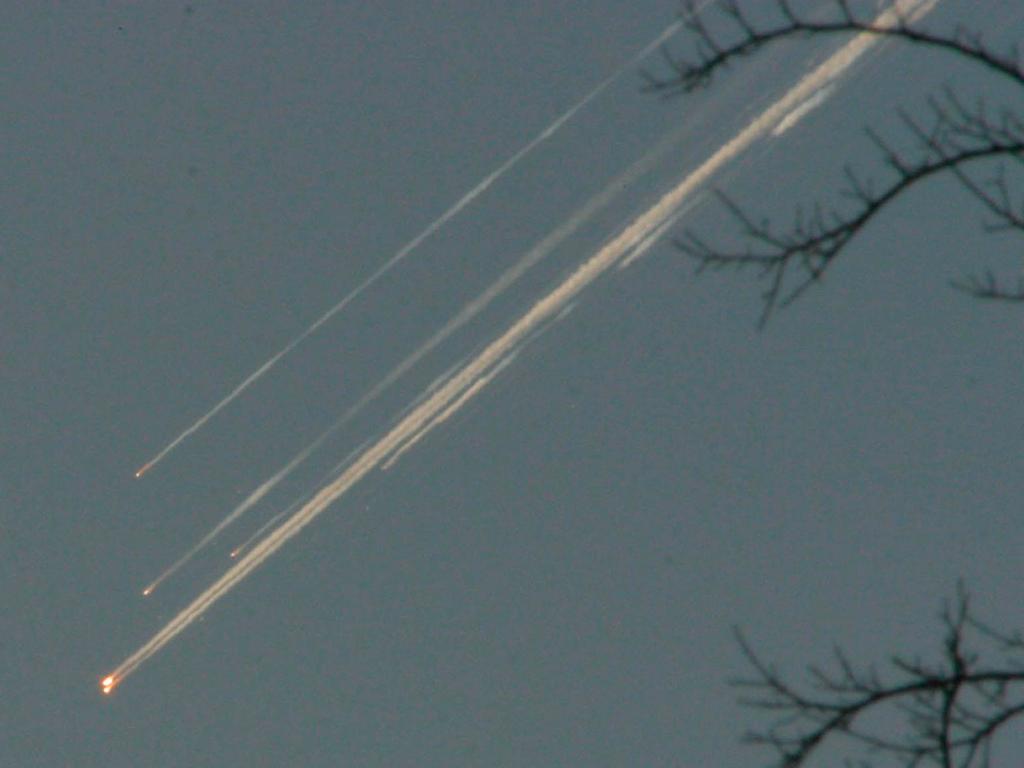 2003_the_shuttle_columbia_viewed_from_dallas_texas_plummetting_in-pieces_through_the_atmosphere.jpg