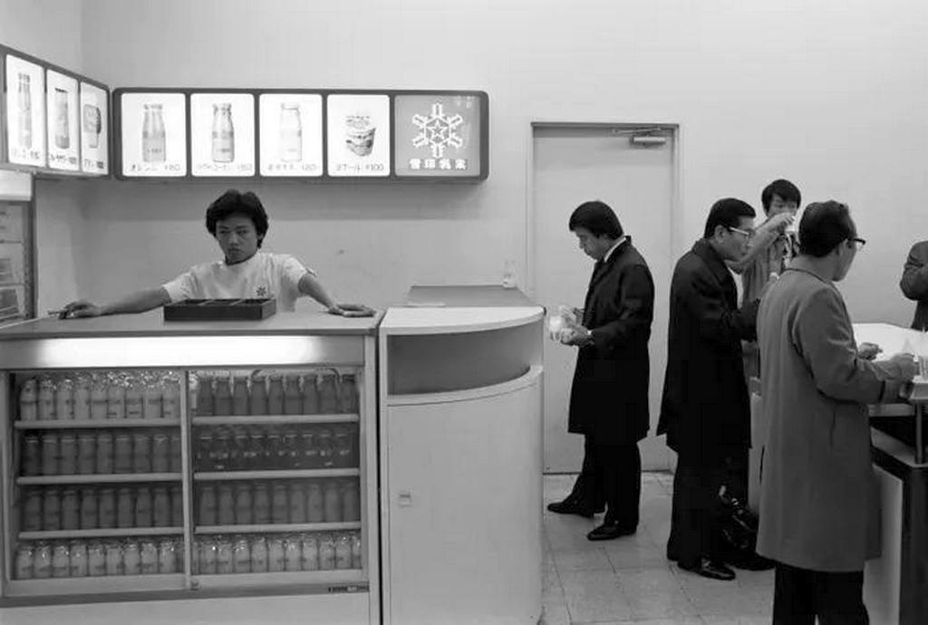 1977_milk_bar_otemachi_tokyo.jpg