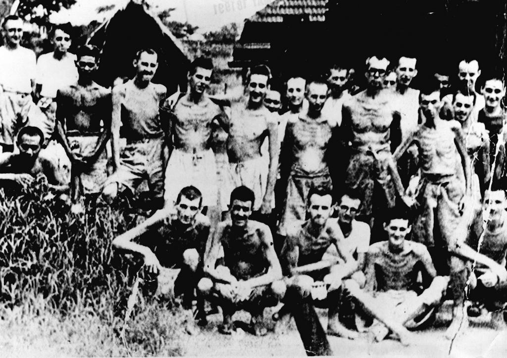 1945_canadian_soldiers_who_were_kept_as_prisoners_of_war_after_the_1941_japanese_invasion_of_hong_kong_pose_for_a_photo_after_the_allied_victory_hk.jpg