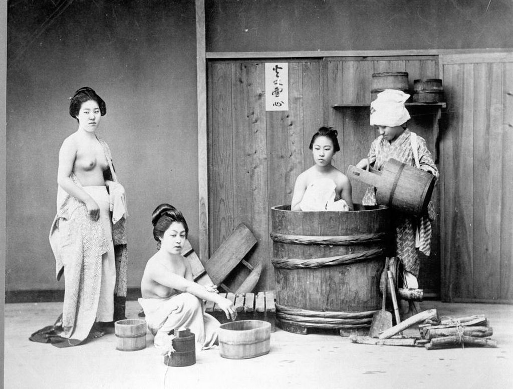 1900_korul_japanese_country_bath.jpg