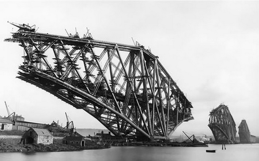 1883. Skócia. Az edinboroughi Forth Bridge építése..jpg