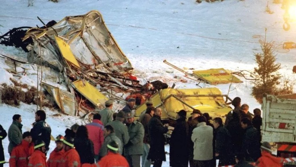 1998_the_remains_of_a_cable_car_after_a_us_marine_corps_aircraft_cut_the_cable_of_the_aerial_lift_20_people_were_killed_cavalese_italy.jpg