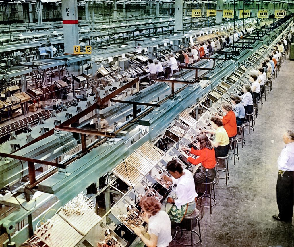 1948_general_electric_assembly_line_near_syracuse_new_york_producing_600_televisions_a_day.png