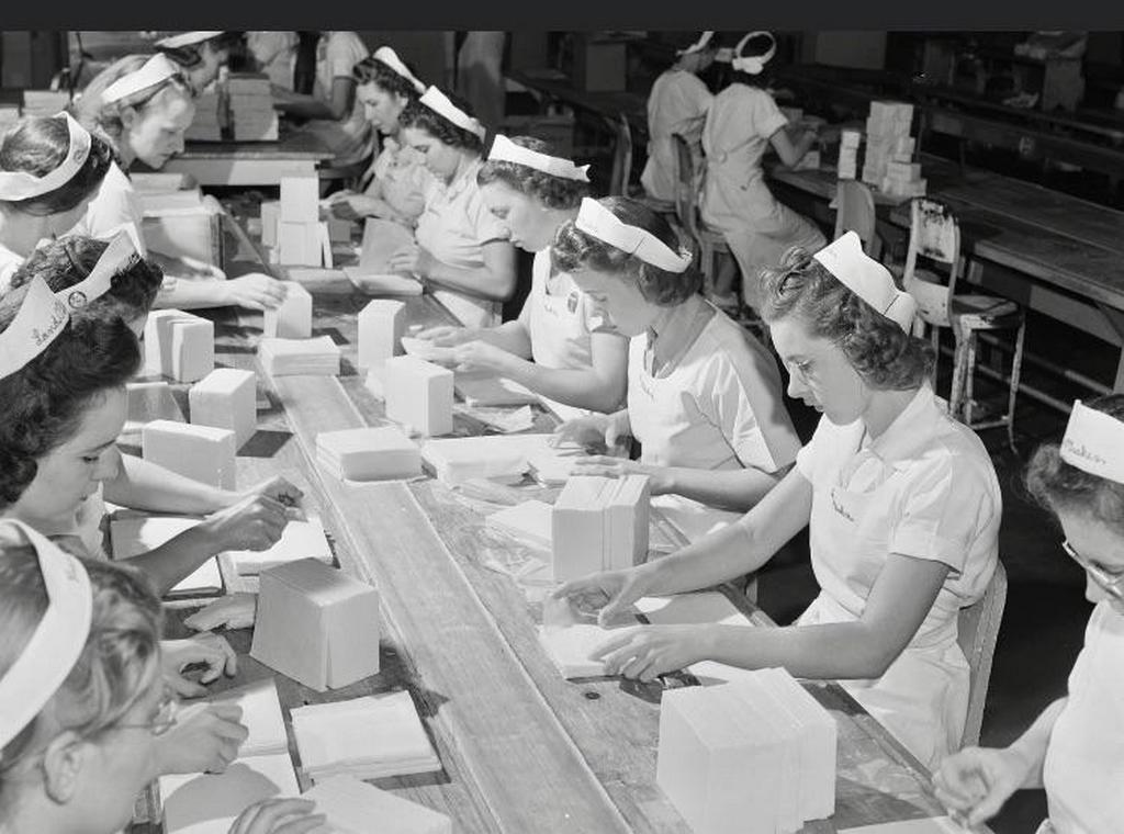 1941_cutting_butter_into_individual_pats_for_restaurant_use_butter_factory_chicago.jpg