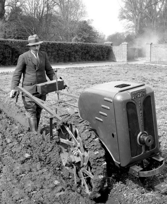 1942_gardener_working_with_his_british_anzani_iron_horse_in_the_grounds_of_windsor_castle.jpg