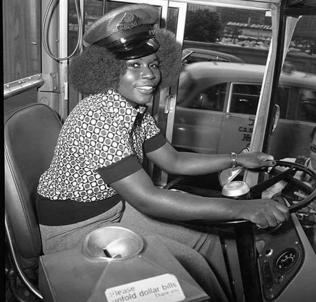 1974_mary_wallace_first_female_bus_driver_for_chicago_transit_authority.jpg