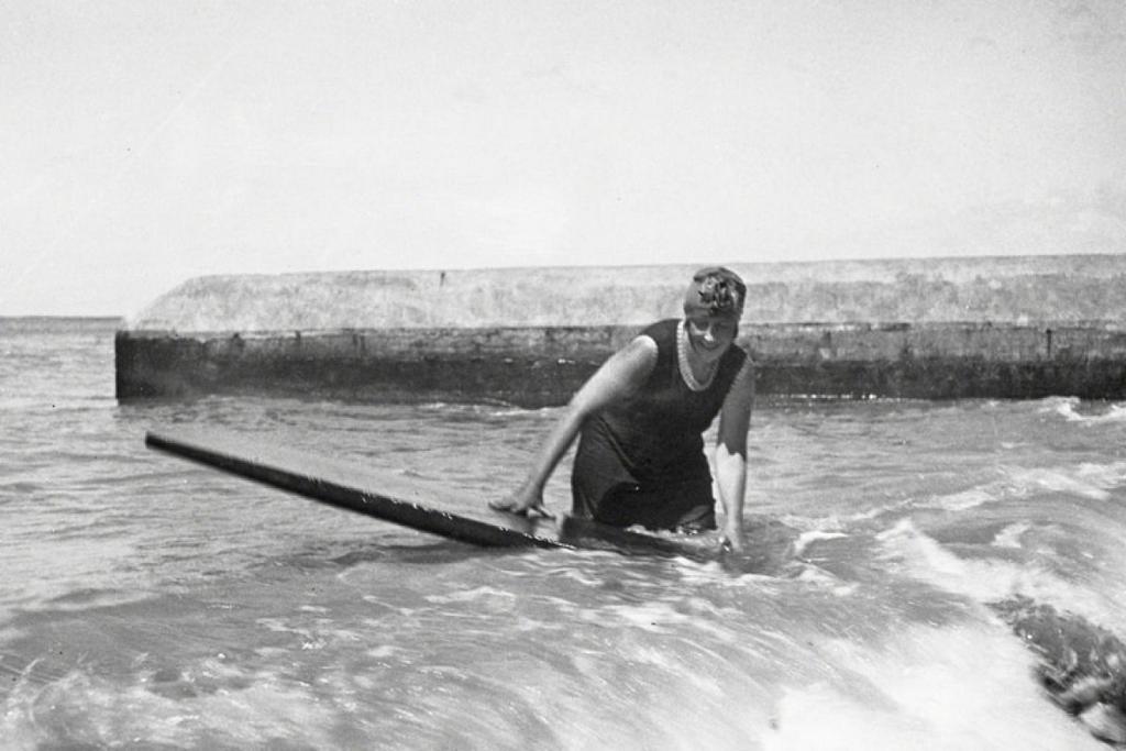 1922_agatha_christie_the_acclaimed_british_mystery_novelist_surfing_at_waikiki_beach_in_honolulu.jpg