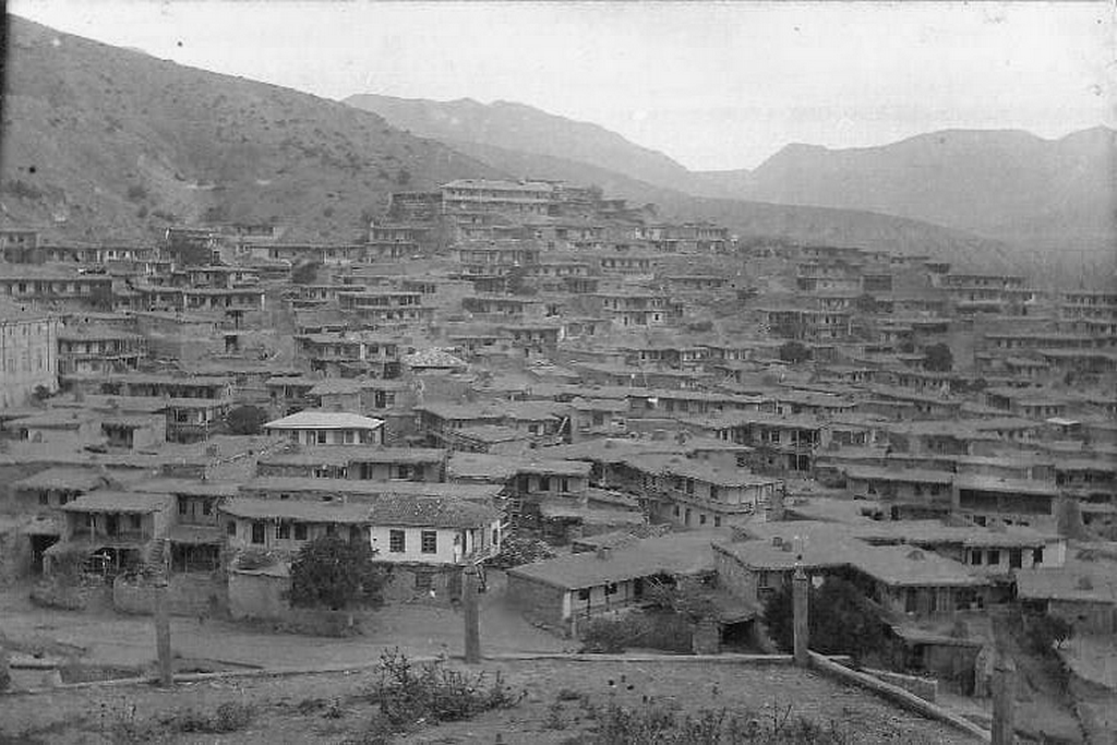 1945_empty_crimean_tatar_village_of_uskut_after_all_of_it_s_inhabitants_were_deported.png