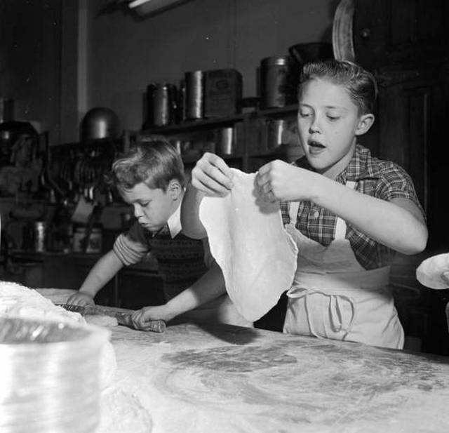 1955_a_young_christopher_walken_right_with_his_brother_glenn_working_at_their_father_s_bakery.jpg