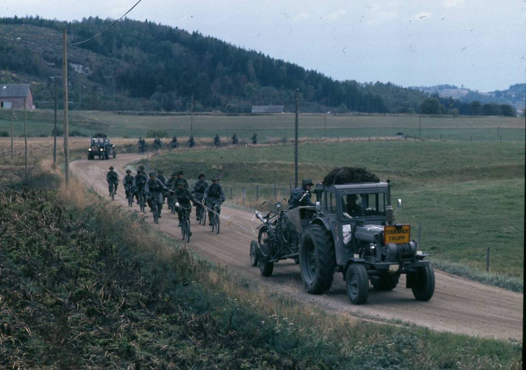 1970_korul_swedish_bicycle_mounted_infantry_being_towed_by_tractors.jpg
