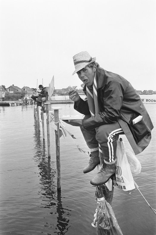 1971_man_on_a_pole_at_world_pole_sitting_championships_roelofarendsveen_the_netherlands.jpg