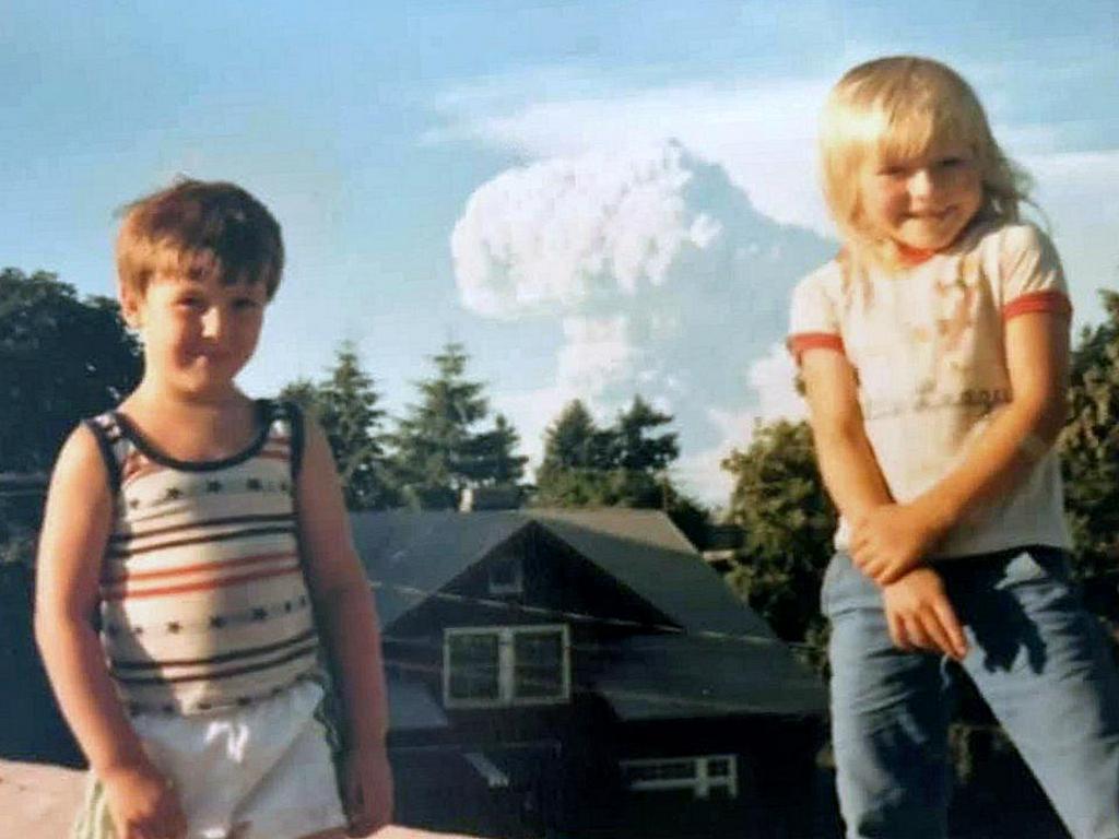 1980_two_children_pose_as_mt_st_helens_explodes_behind_them.jpg