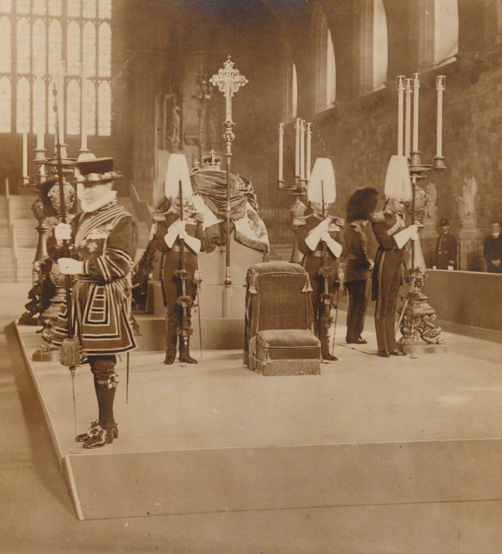 1910. VII. Edward király ravatala a Westminsterben..jpg