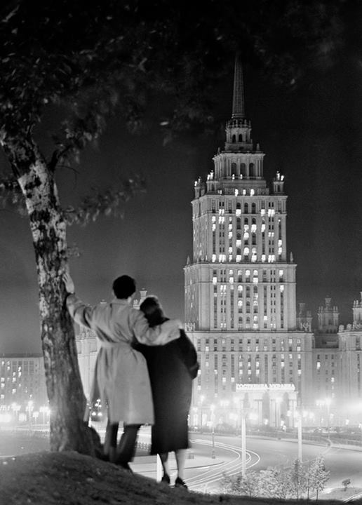 1957. Az Ukrajna hotel megnyitója Moszkvában, propagandafotó..jpg