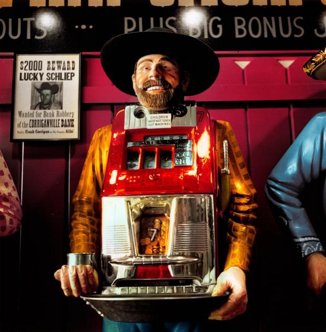 1955_slot_machine_in_henry_s_western_gift_shop_in_reno_nevada.jpg