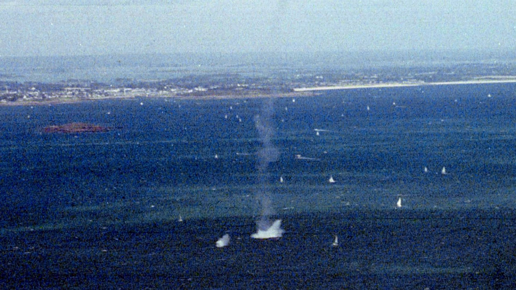 1998_falling_wreckage_of_2_proteus_airline_706_and_cessna_planes_that_collided_while_watching_the_ss_france_in_quiberon_bay_photo_taken_by_a_passenger_of_the_liner.png
