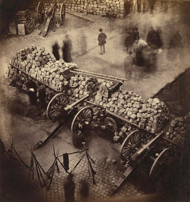 1871_barricade_constructed_by_revolutionaries_of_the_paris_commune.jpg