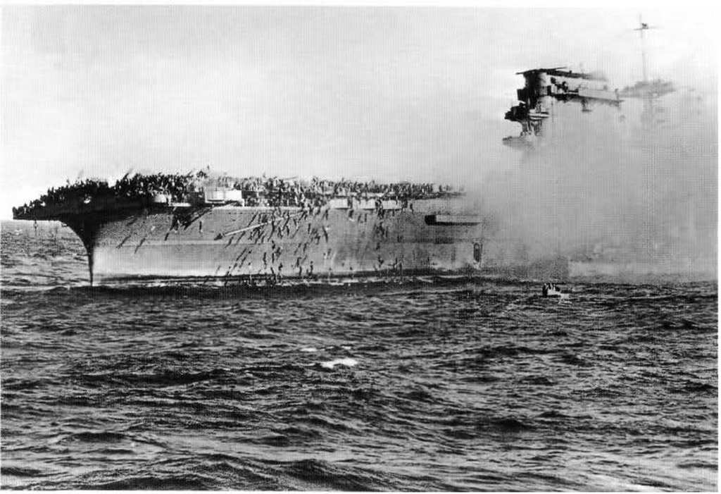 1942_uss_lexington_korall_tenger.jpg