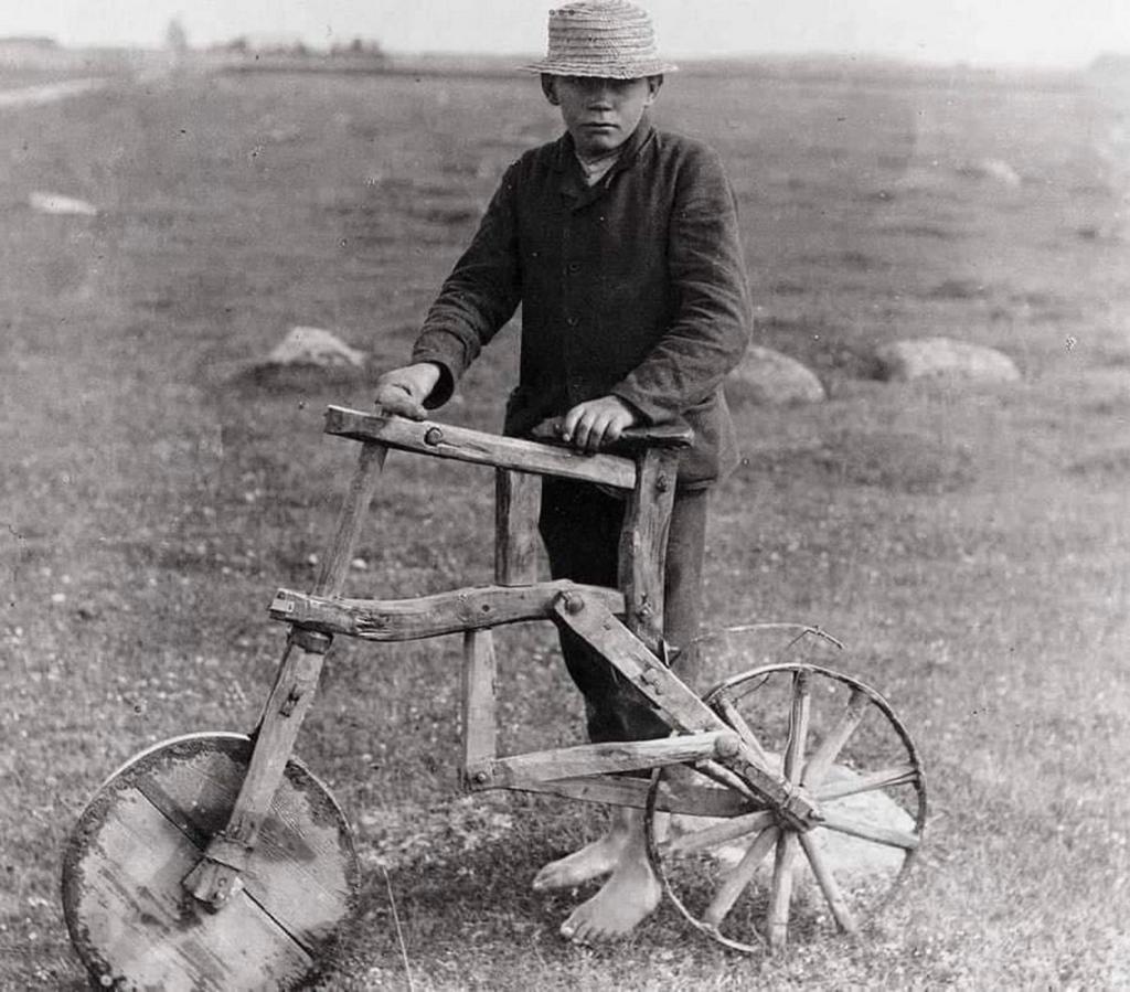 1912_a_poor_kid_whit_his_self-made_wooden_bicycle.jpg