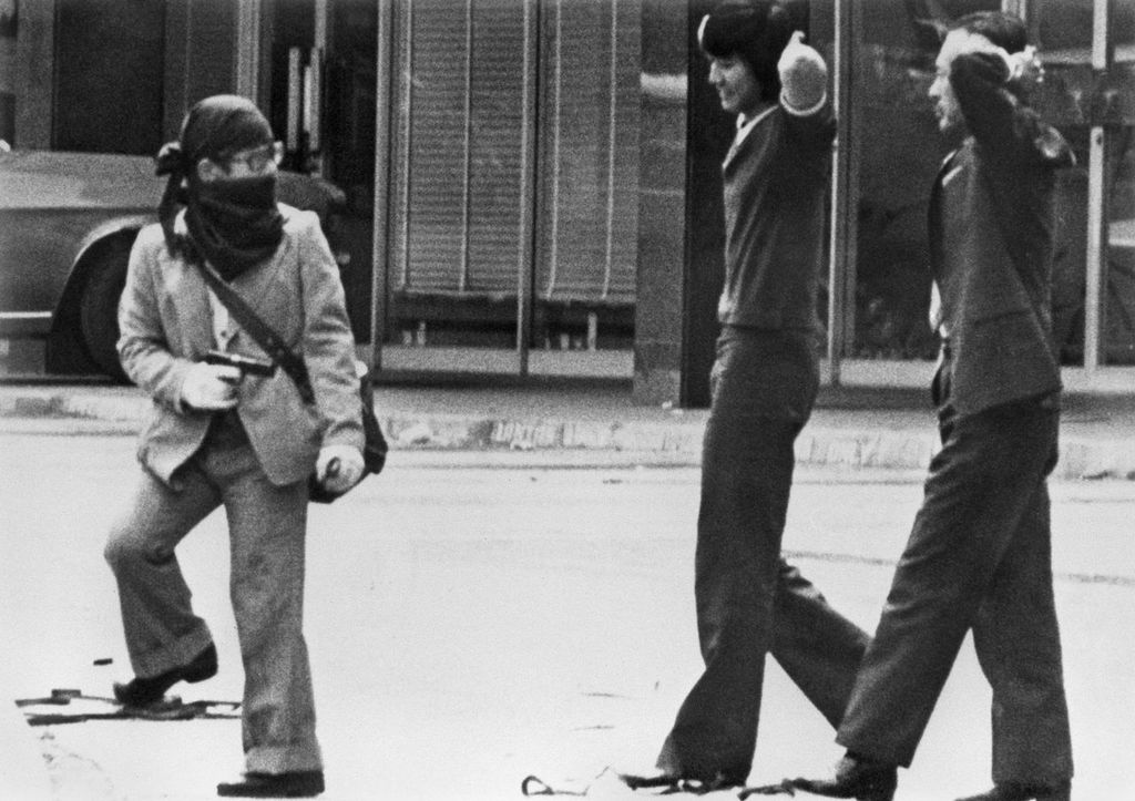 1975_a_japanese_red_army_member_with_a_gun_and_two_hostages_in_the_kuala_lumpur_incident.jpg