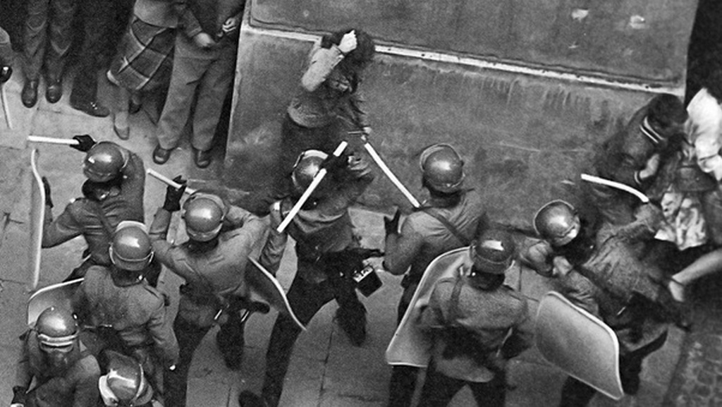 1983_communist_police_force_milicja_obywatelska_attacking_protesters_in_front_of_st_john_s_archcathedral_in_warsaw_poland.jpg
