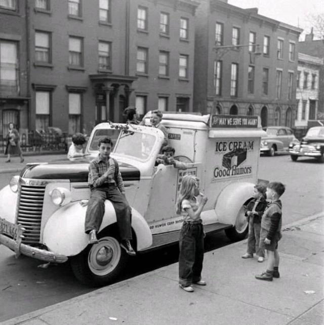 1940_ice_cream_truck_brooklyn.jpg