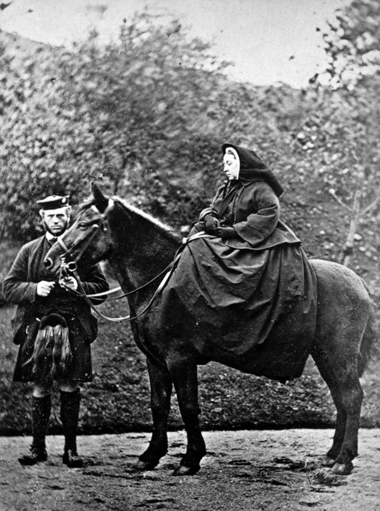 1863. Viktória királybő és szolgája a skót John Brown..jpg
