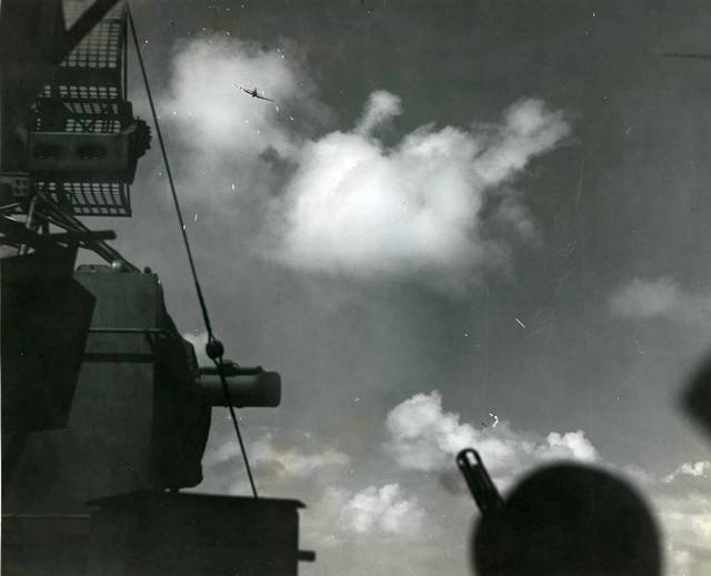 1944_last_moments_as_a_kamikaze_dives_on_the_uss_lexington.jpg