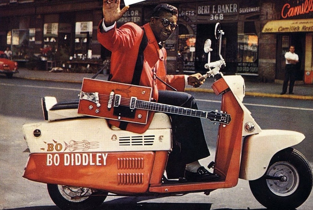 1958_bo_diddley_amerikai_rock_and_roll_enekes_gitaros_es_dalszerzo.jpeg