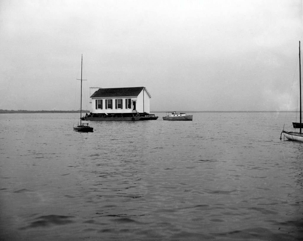 1947_bellport_methodist_episcopal_church_on_the_waters_of_the_great_south_bay_between_long_island_and_fire_island_in_the_state_of_new_york.jpg