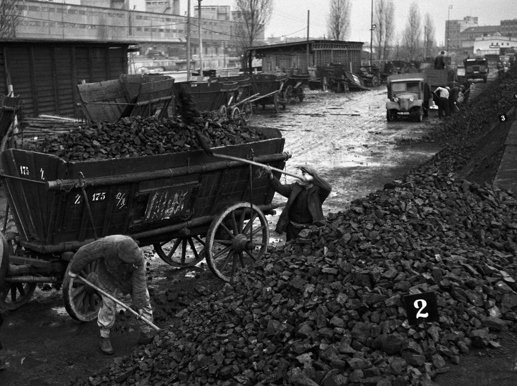 1947_coal_loading_in_prague_czechoslovakia.jpg