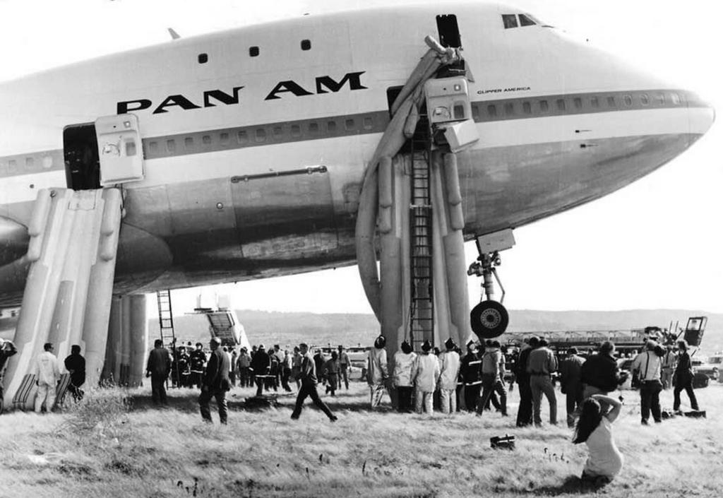 1971_emergency_landing_of_pan_american_boeing_747-121_san_francisco_international_airport.jpg