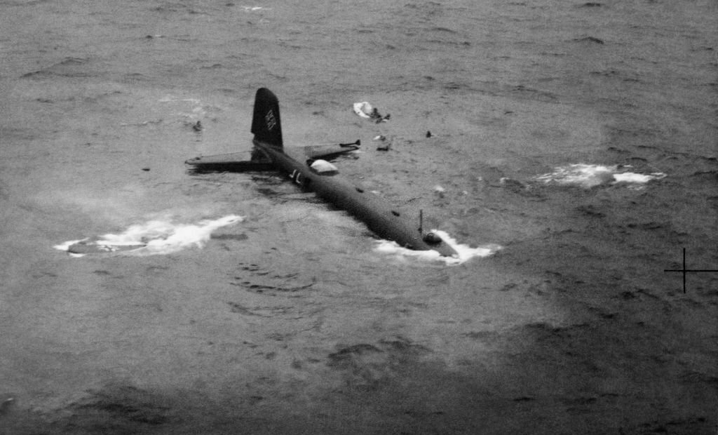 1941_german_focke-wulf_fw_200_kondor_sinking_in_the_atlantic_ocean_west_of_ireland_after_being_shot_down_by_a_british_lockheed_hudson_mark_v_cr.jpg
