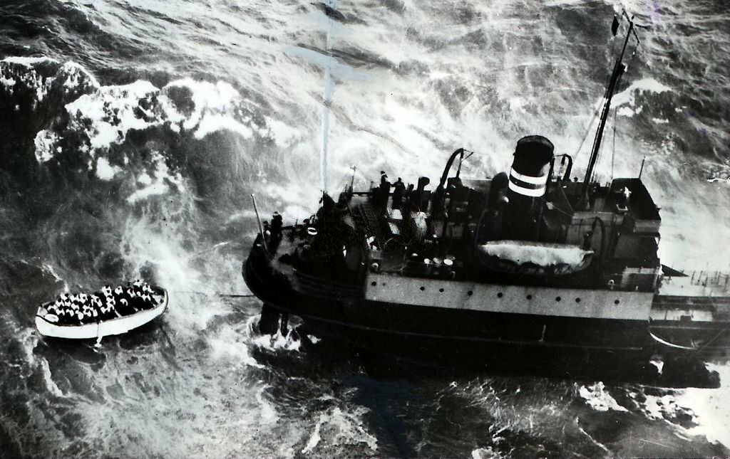 1953_survivors_in_a_lifeboat_shelter_in_the_lee_of_a_tanker_after_the_sinking_of_ferry_princess_victoria_10_miles_of_the_irish_coast_in_a_storm_135_dead.jpg