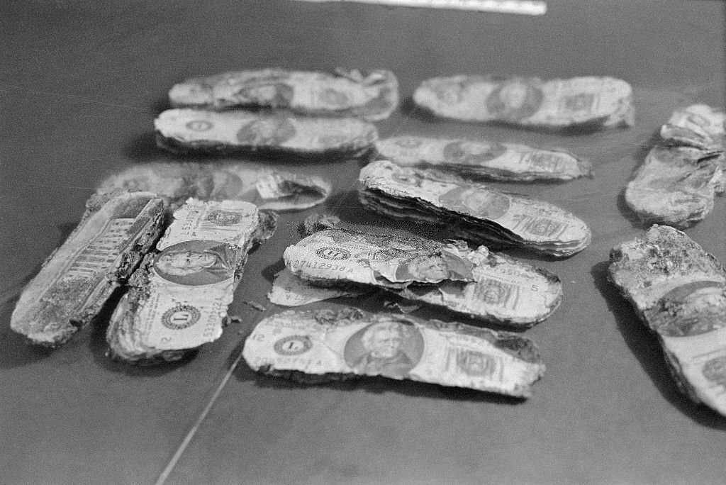 1980_20_dollar_bills_were_shown_to_newsmen_after_check_of_their_serial_numbers_showed_that_they_were_identical_to_the_bills_given_to_hijacker_d_b_cooper_in_1971.jpg