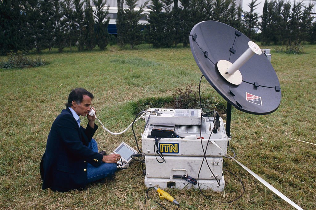 1988_itn_journalist_broadcasting_by_satellite_transmission_reports_the_latest_news.jpg