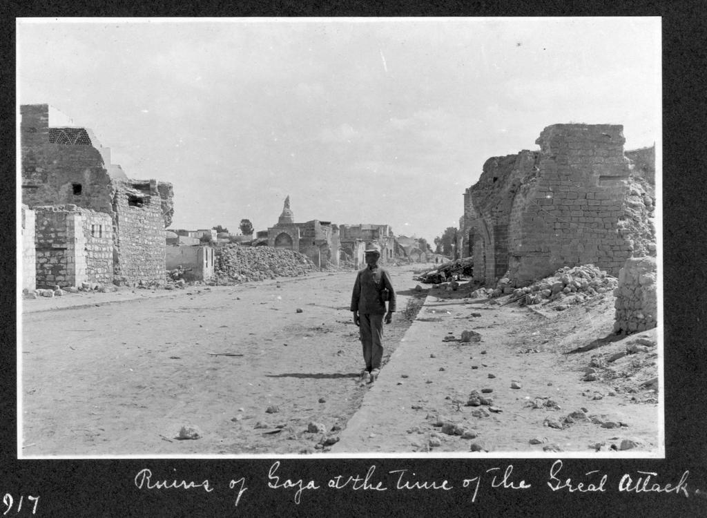 1917_gaza_in_ruins_during_the_first_world_war.jpg