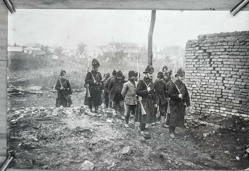 1914_serbian_spies_being_led_to_their_execution_in_austro-hungary.jpg