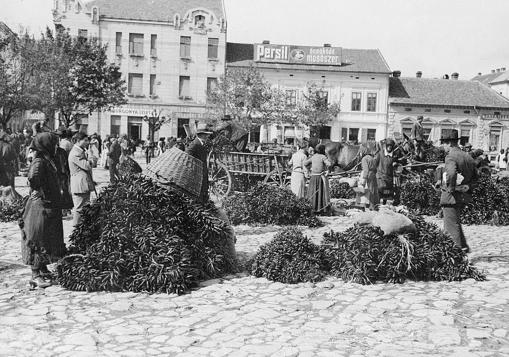 1935_paprika_market_in_szeged.jpg