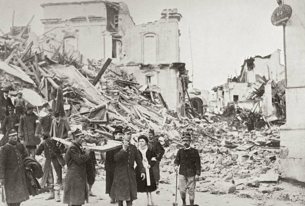 1908_king_victor_emanuel_iii_of_italy_and_his_wife_elena_of_montenegro_visit_messina_italy_after_the_earthquake.jpg