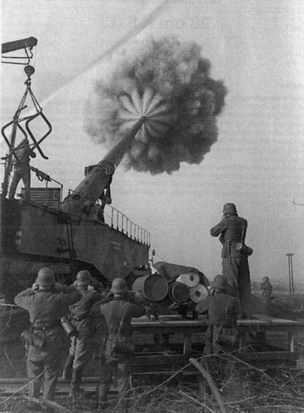 1944historical-photos-pt3-283mm_krupp-k5-firing.png