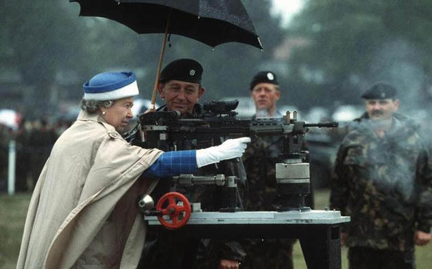 1993-queen-elizabeth-firing-enfield.jpg