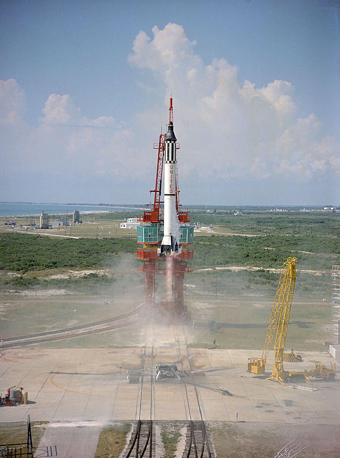 1961. A Mercury-Redstone 3 rakéta indítása, fedélzetén Alan Shepard-dal az első amerikai űrhajóssal..jpg